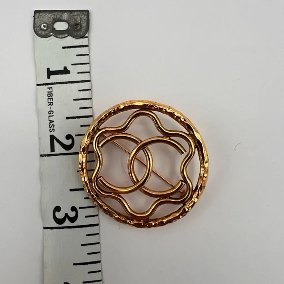CHANEL Vintage CC Flower Logo Textured Brooch - Picture 7 of 7